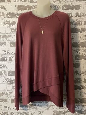 Athleta Layered Hem Crewneck Sweatshirt in Dusty Rose